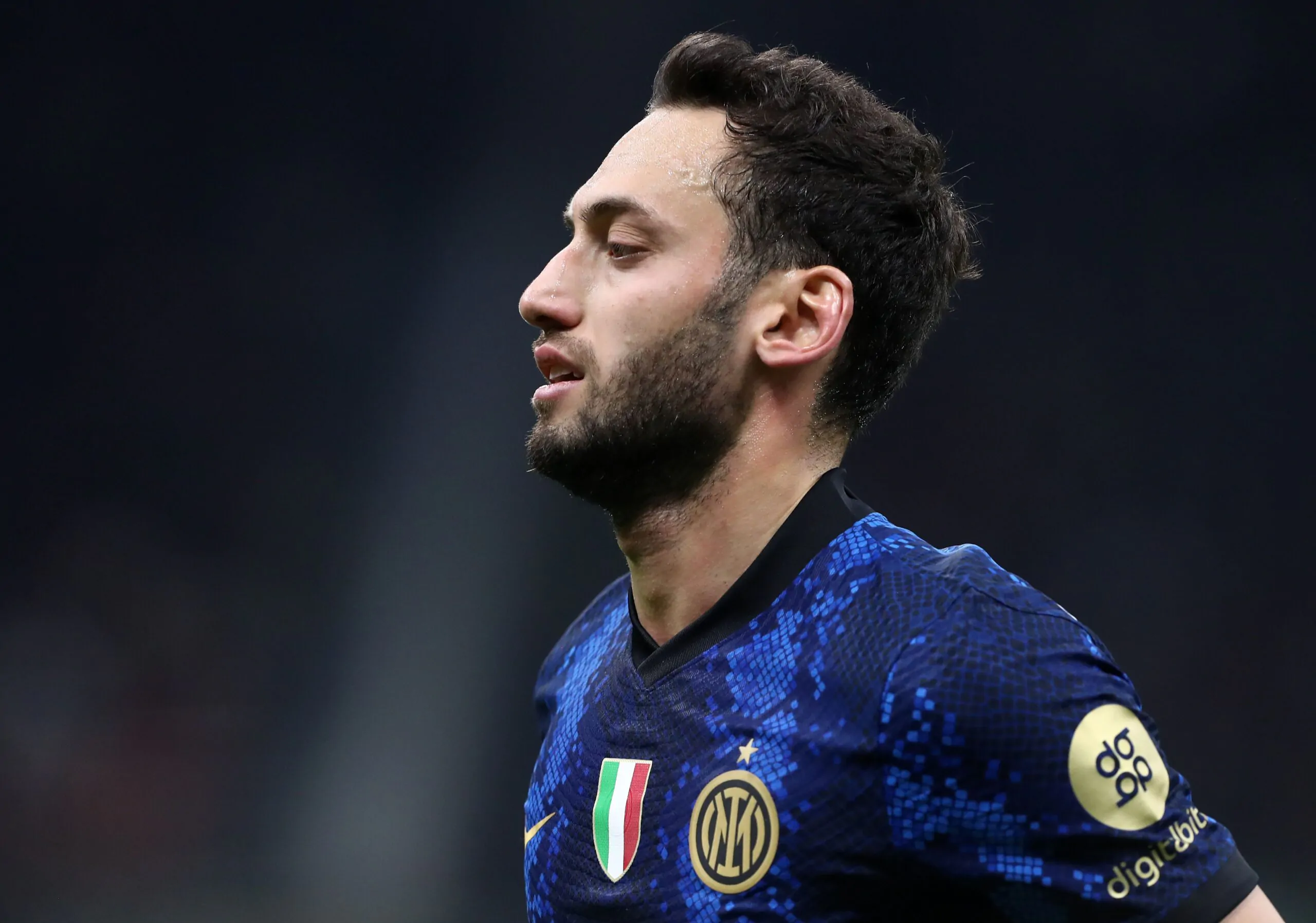 Gli chiedono della Juventus: Calhanoglu avvisa i bianconeri!