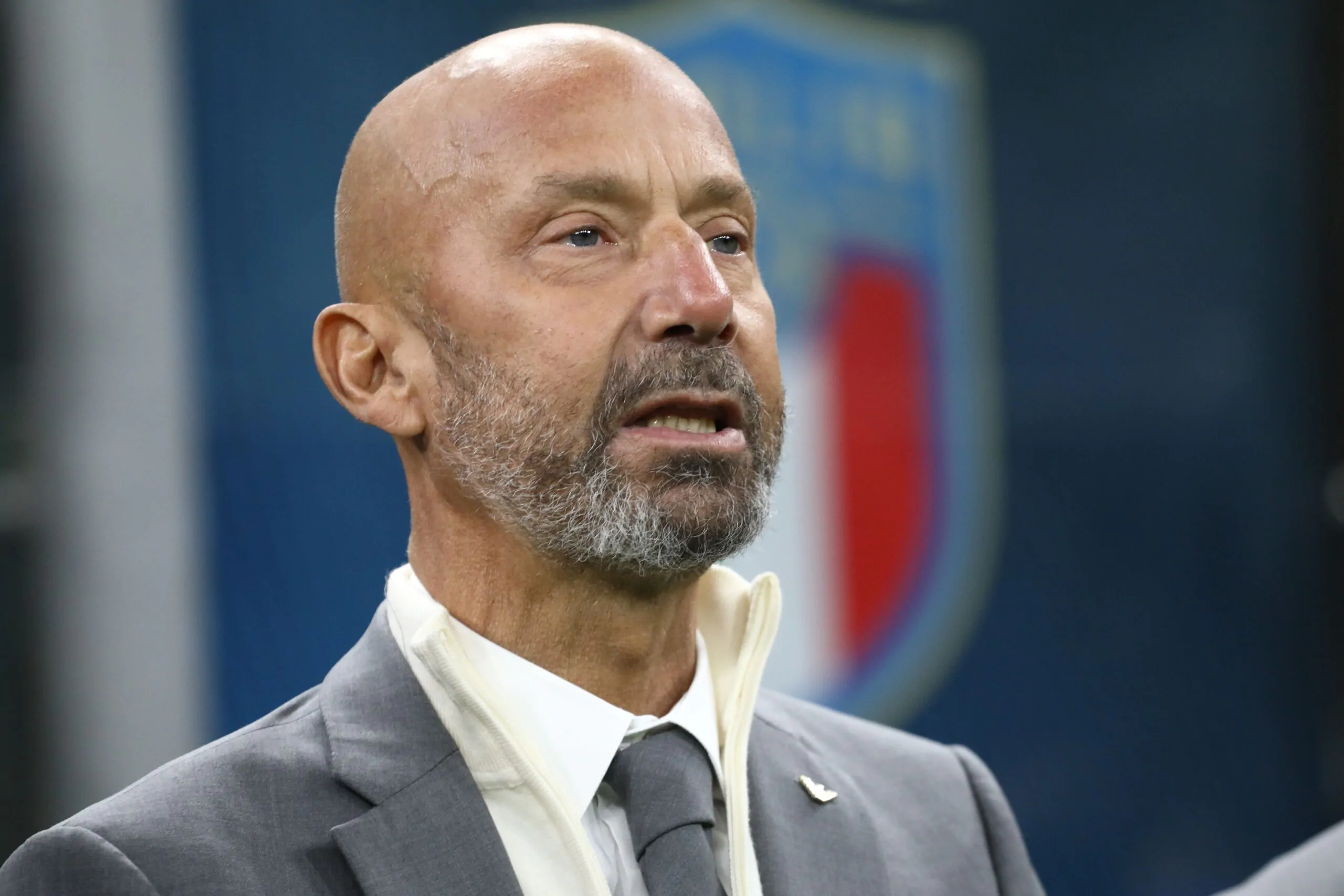 (FOTO) Striscione fuori l’Allianz Stadium per Vialli: “Vinci questa battaglia”