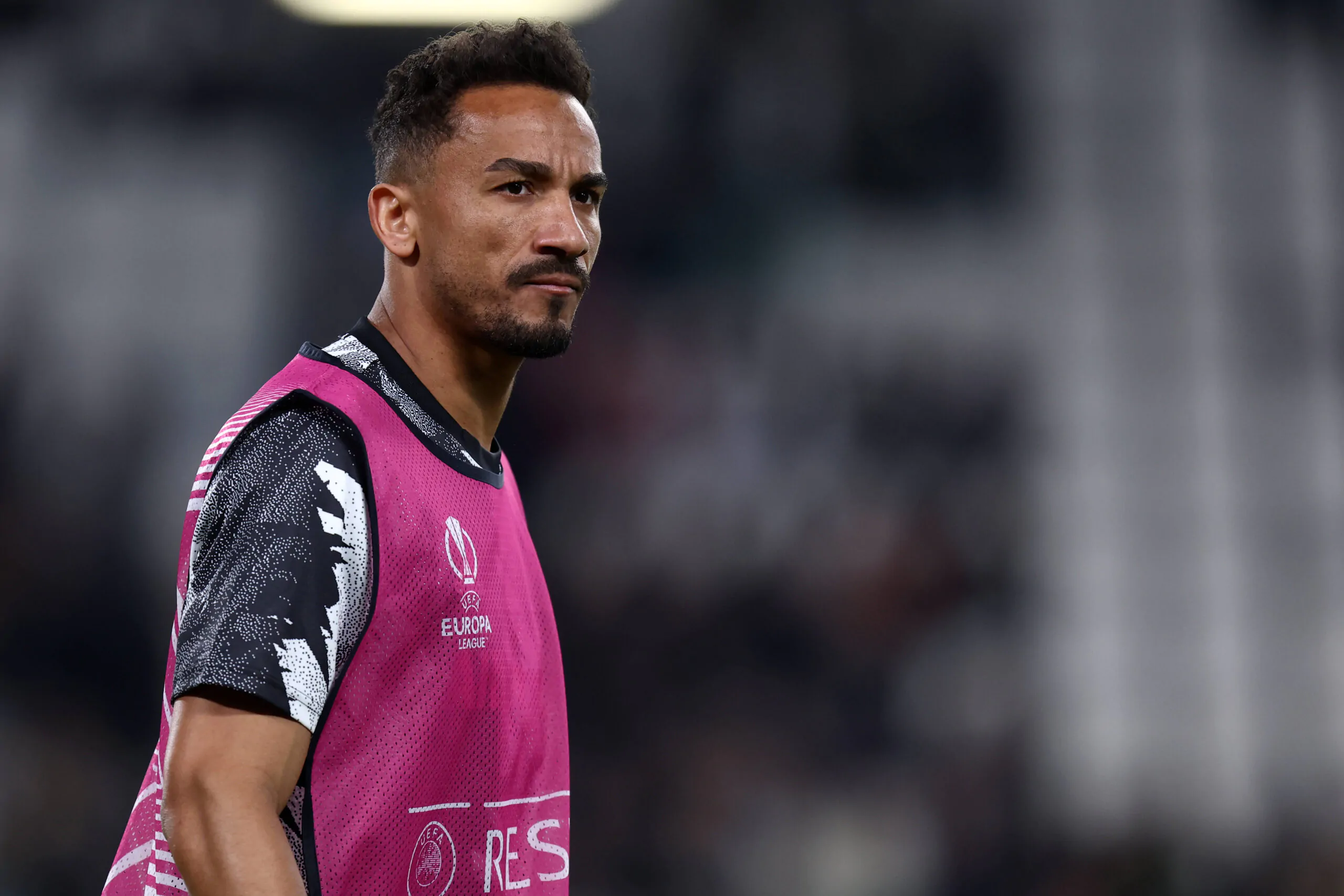 Danilo in campo per il riscaldamento prima di Juventus-Nantes