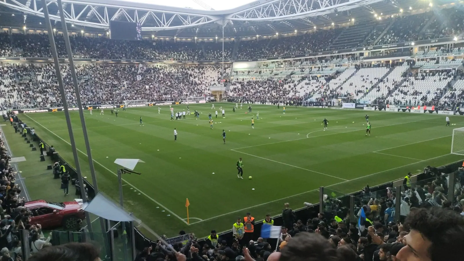 Tifosi del Napoli scatenati all’Allianz: il coro stuzzica gli juventini