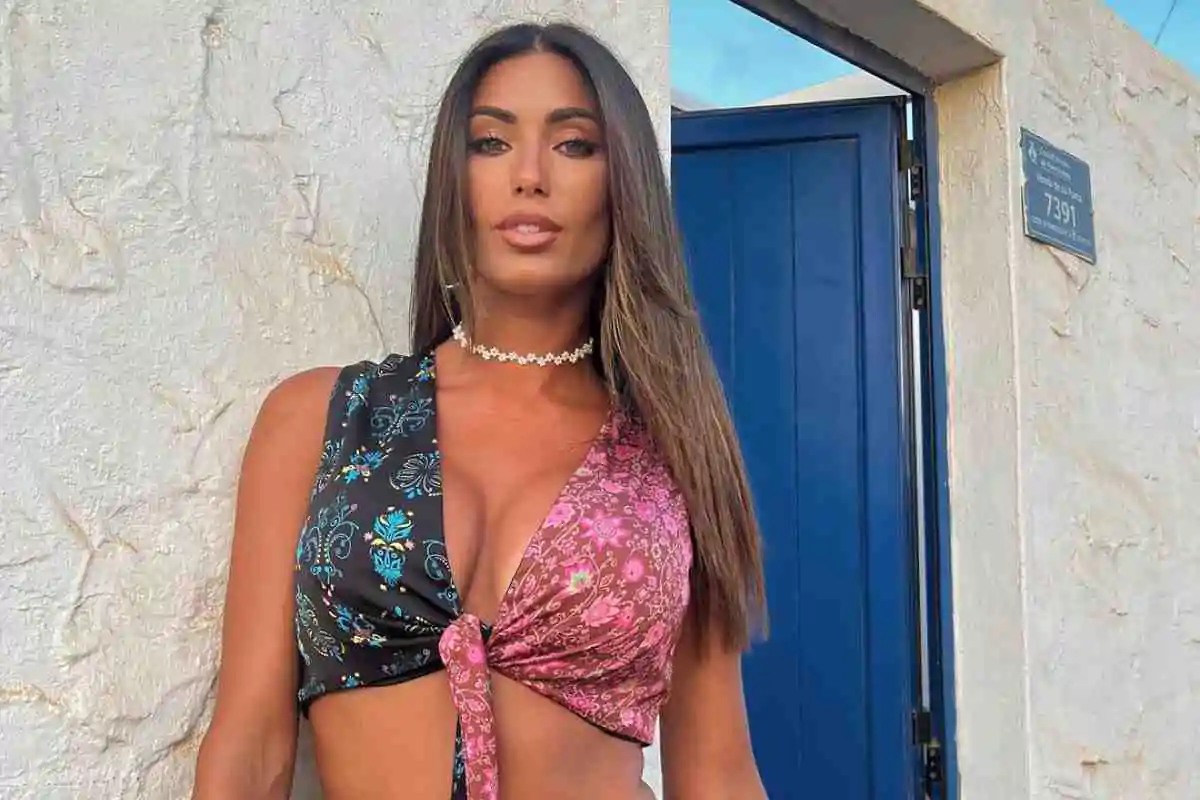 Federica Nargi di spalle in barca