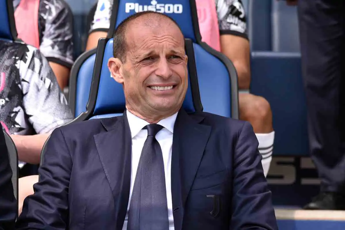 Massimiliano Allegri preoccupato in panchina