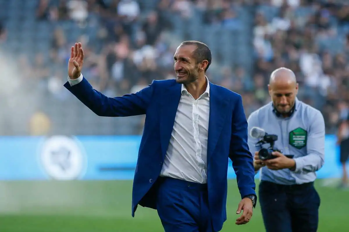 Chiellini in visita alla Continassa