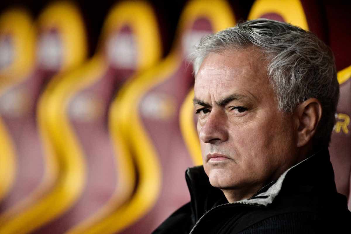 Tegola per Mourinho, salta Juventus-Roma: c'è lesione