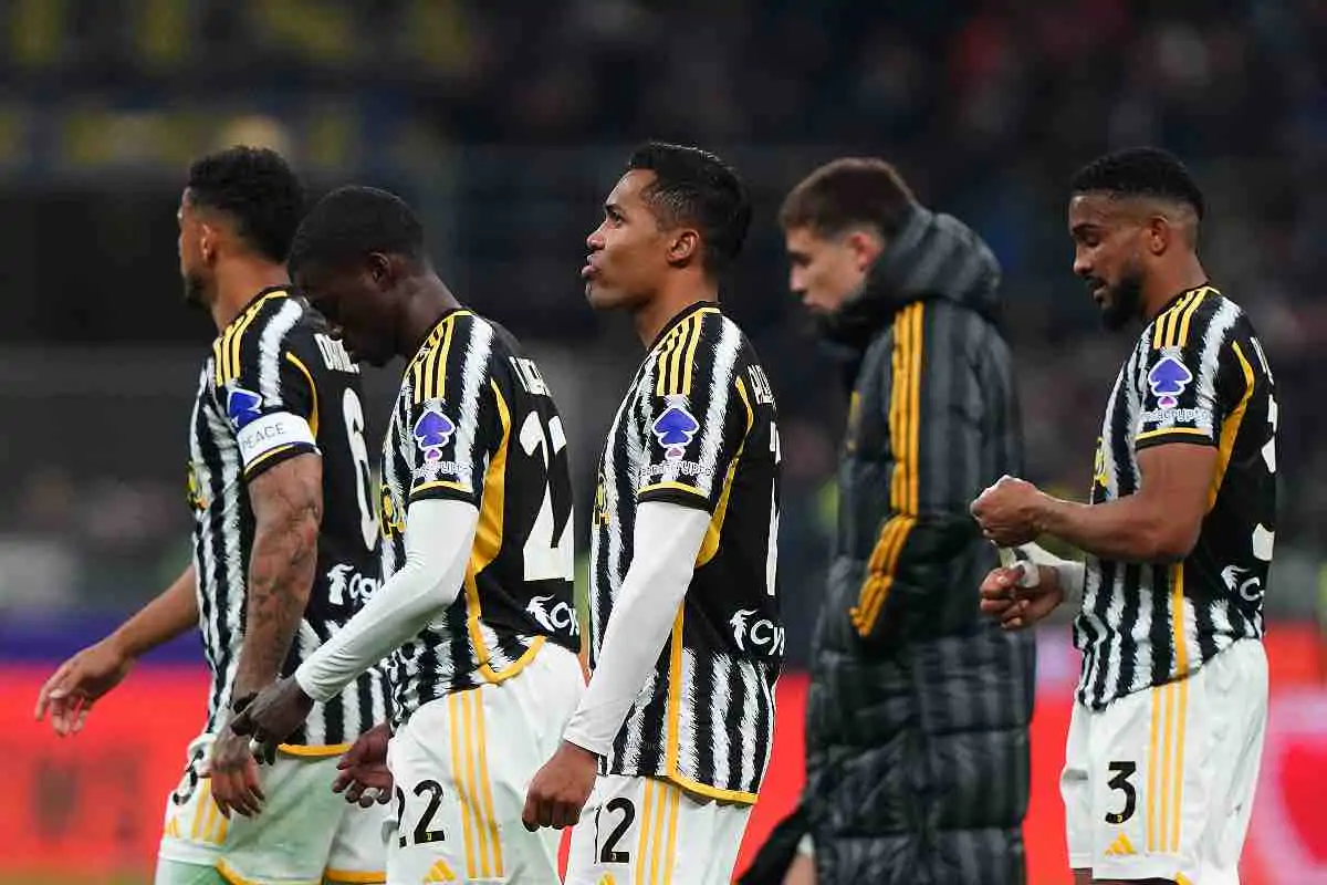 Piovono critiche su Alex Sandro