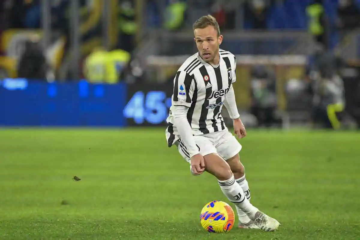 Mercato Juve, si lavora per trovare una sistemazione ad Arthur