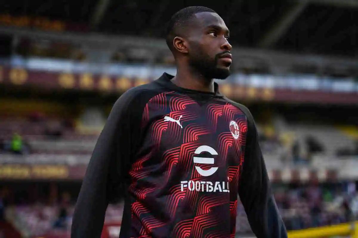 Tomori in campo con il Milan