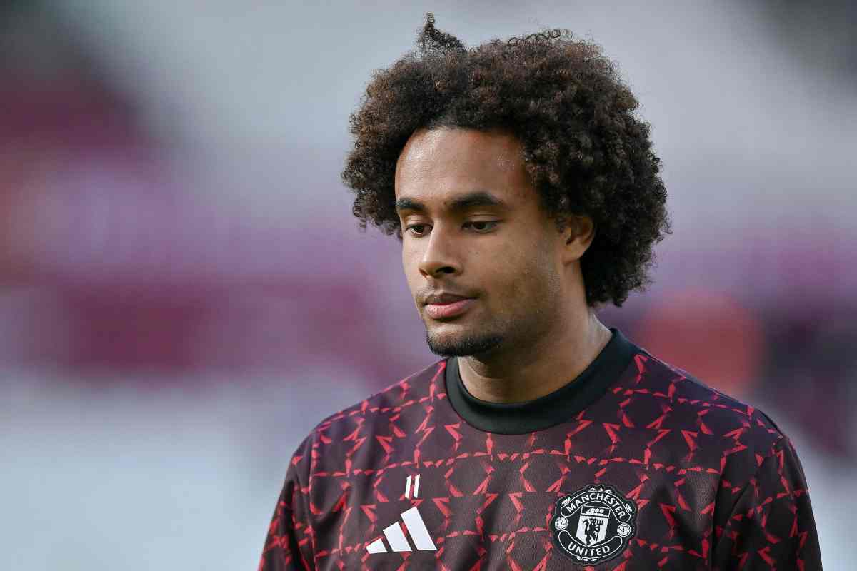 Zirkzee con la maglia del Manchester United