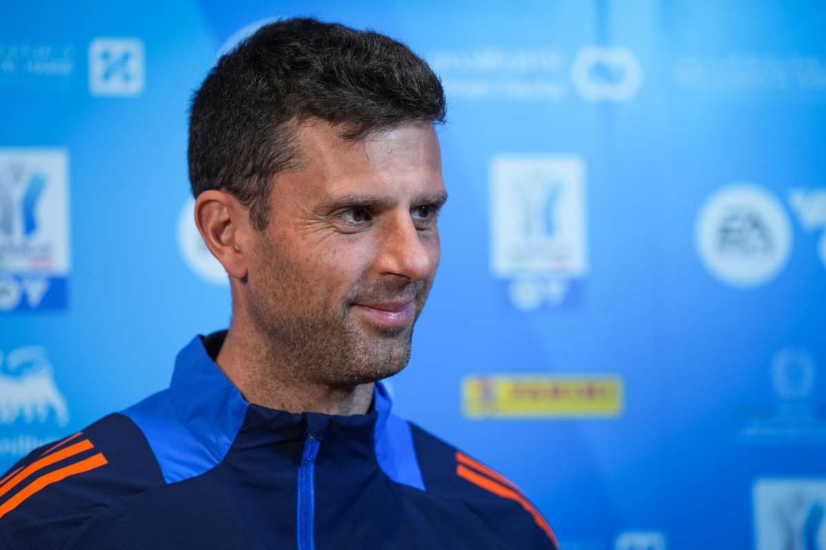 Thiago Motta sorridente in tuta